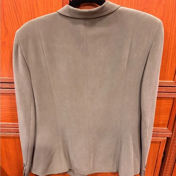 Jones New York Women's Classic Olive Blazer - Large. 100% silk. - Picture 3 of 3